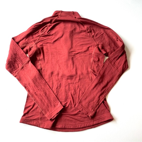 Size medium Outdoor Bundle Box. Patagonia, REI, Mountain Hardwear, Mondetta - Picture 8 of 16